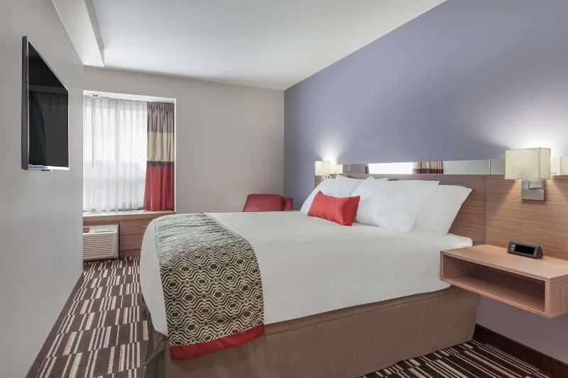 Microtel Inn & Suites By Wyndham Oyster Bay Ladysmith Eksteriør billede