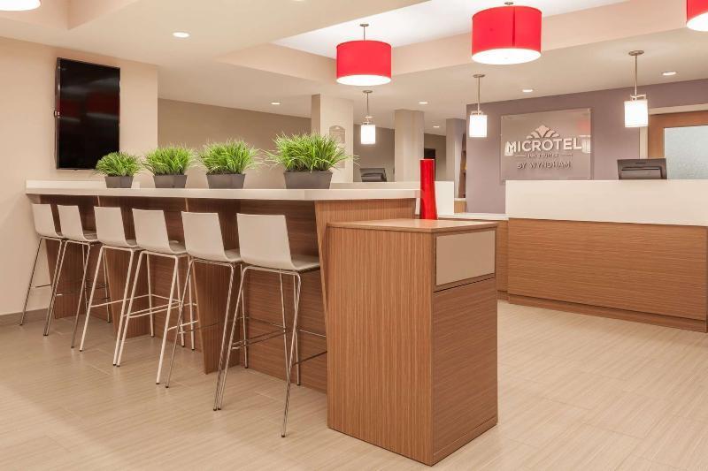 Microtel Inn & Suites By Wyndham Oyster Bay Ladysmith Eksteriør billede