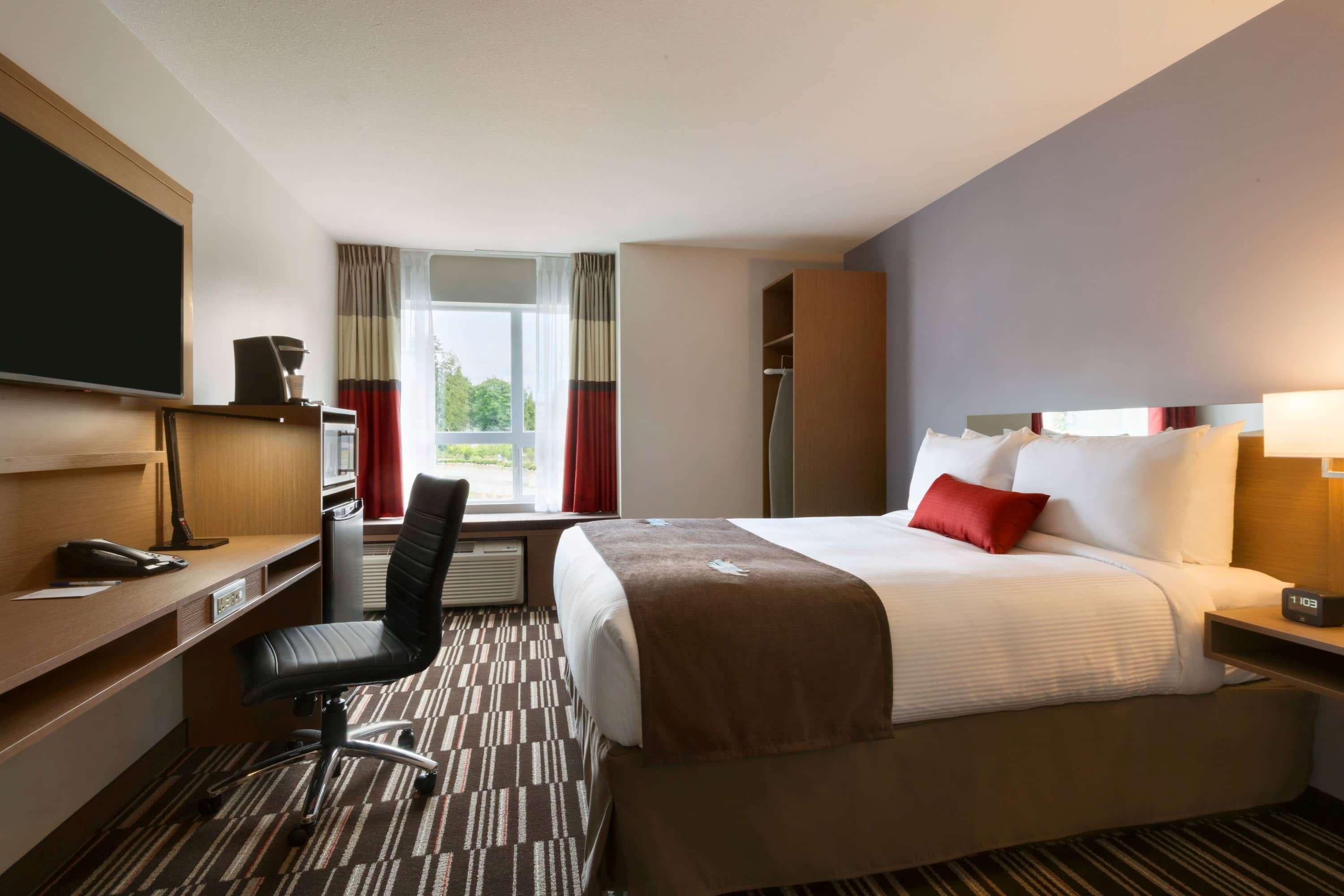 Microtel Inn & Suites By Wyndham Oyster Bay Ladysmith Eksteriør billede