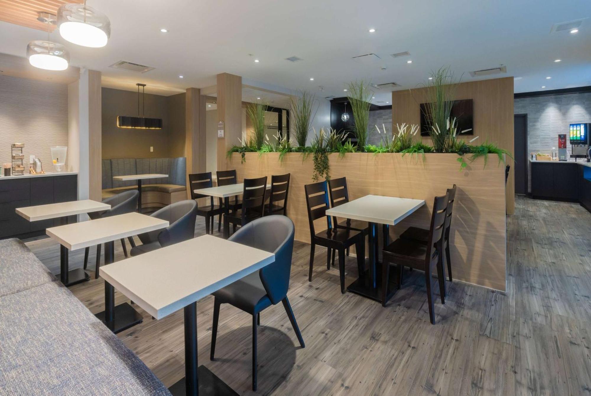 Microtel Inn & Suites By Wyndham Oyster Bay Ladysmith Eksteriør billede